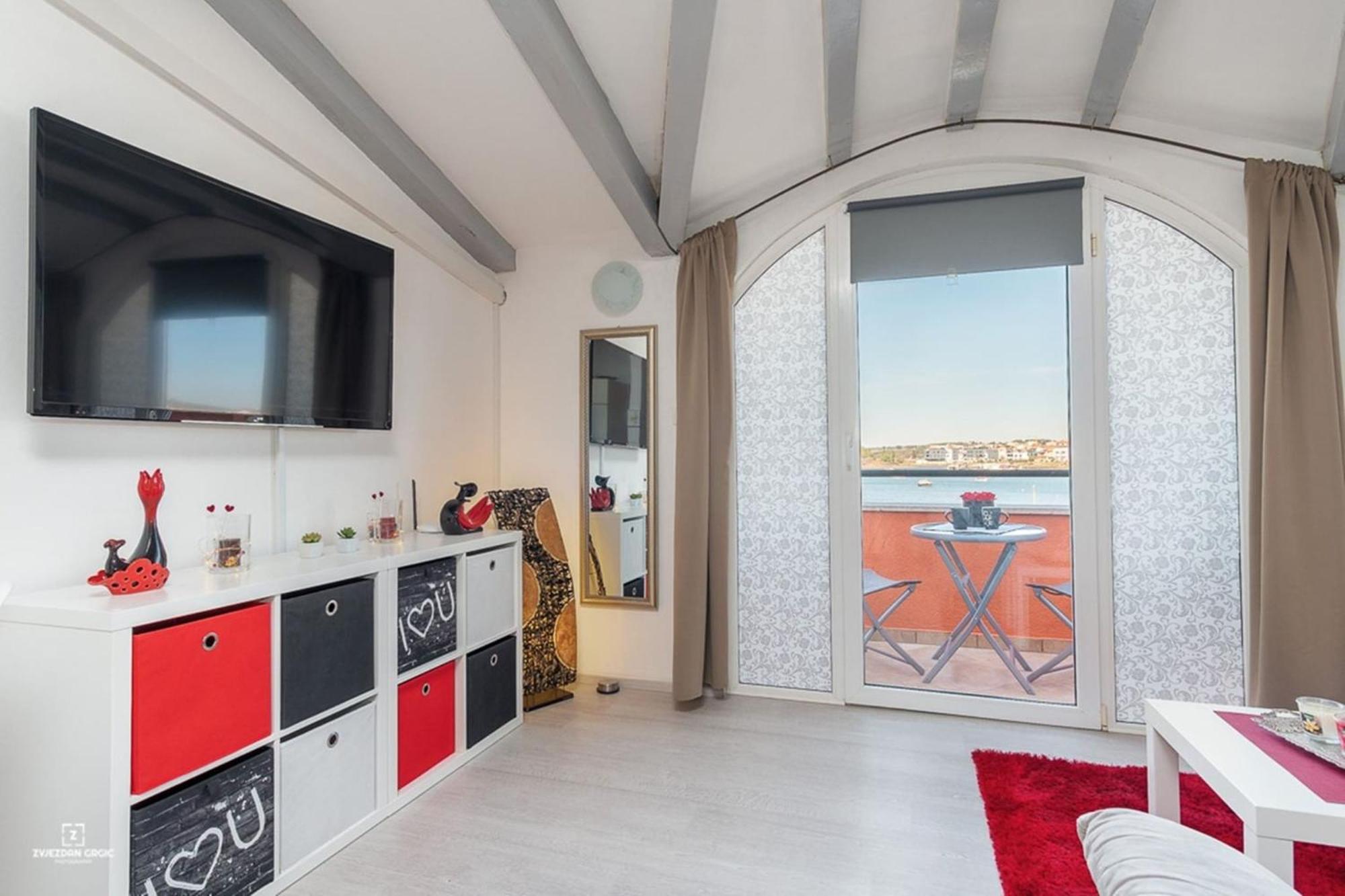 Sunset Apartment *